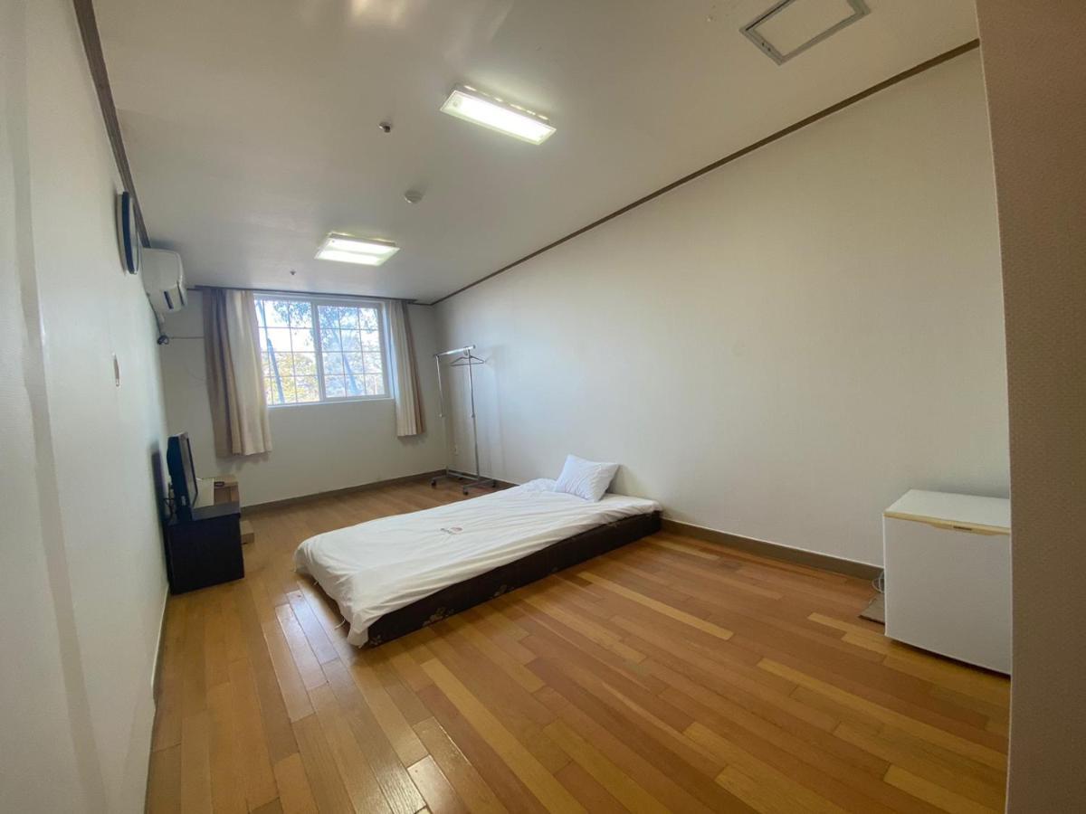 Arbon Youth Hostel & Resort Jeju Esterno foto