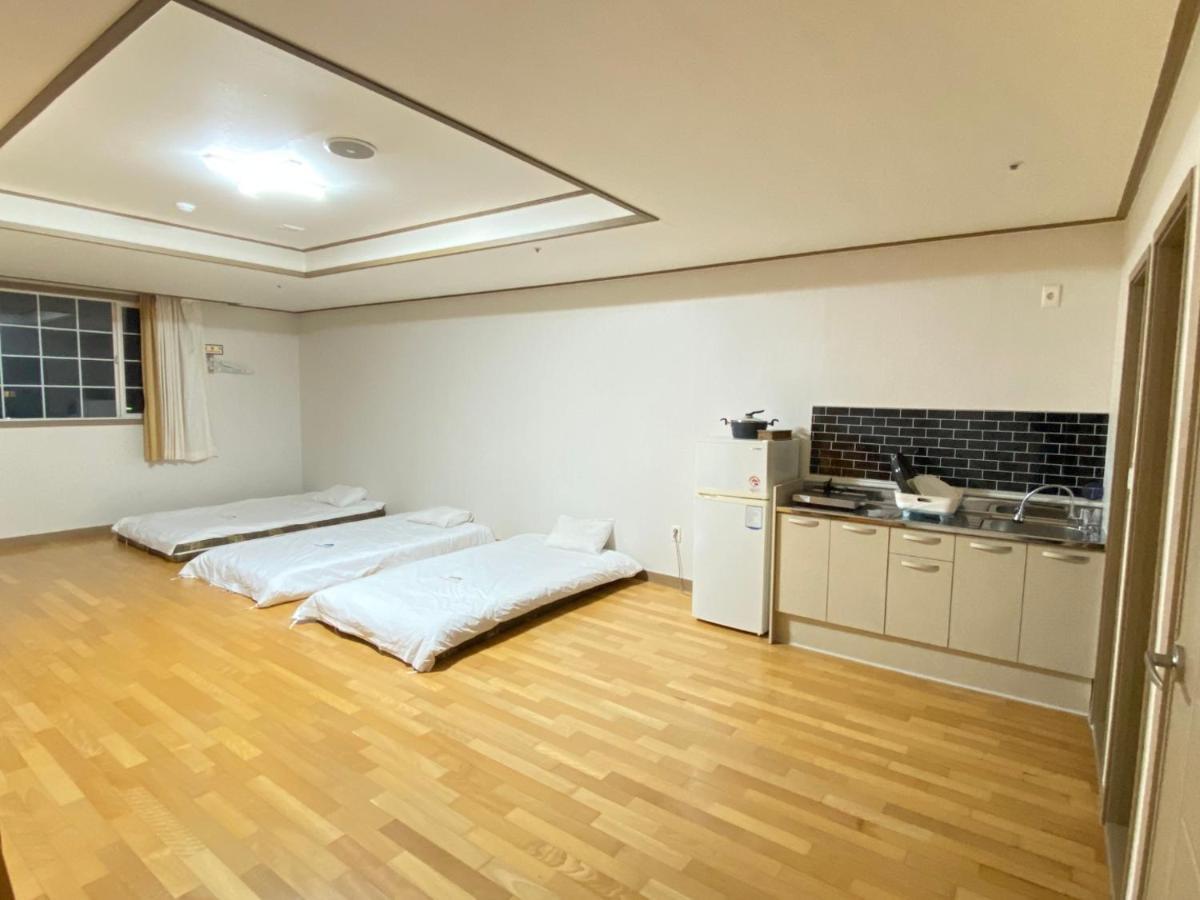 Arbon Youth Hostel & Resort Jeju Esterno foto