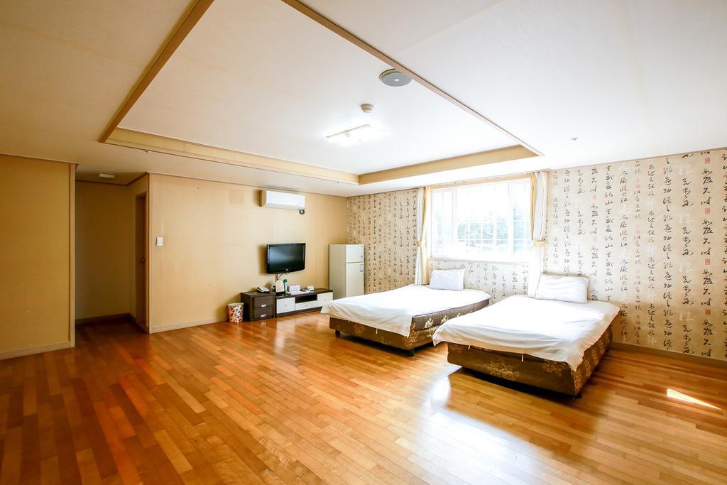 Arbon Youth Hostel & Resort Jeju Esterno foto