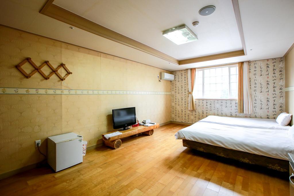 Arbon Youth Hostel & Resort Jeju Esterno foto