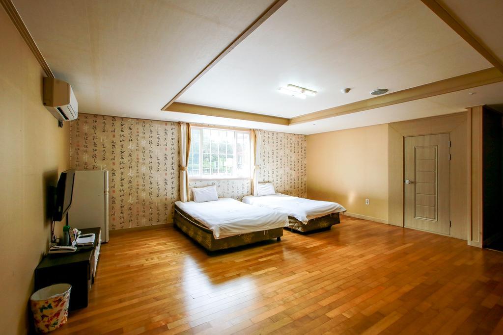 Arbon Youth Hostel & Resort Jeju Esterno foto